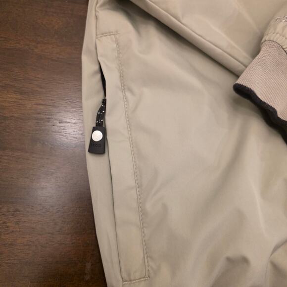 IZOD Men’s Windbreaker Large Pullover Beige Zipper Pockets V-Neck Golf - Picture 9 of 9